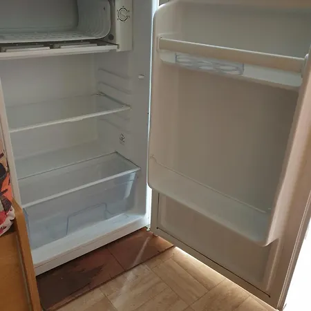 Mobil Chez Un Particulier Pour 1 A 3 Personnes A 800 M De La De Valras Pas Dans Un *