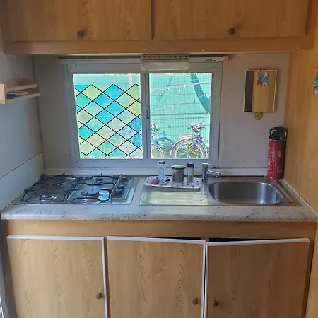 Mobil Chez Un Particulier Pour 1 A 3 Personnes A 800 M De La De Valras Pas Dans Un Campingplatz