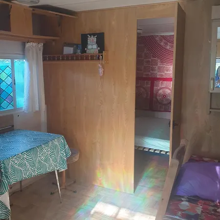 Mobil Chez Un Particulier Pour 1 A 3 Personnes A 800 M De La De Valras Pas Dans Un Campingplatz Sérignan