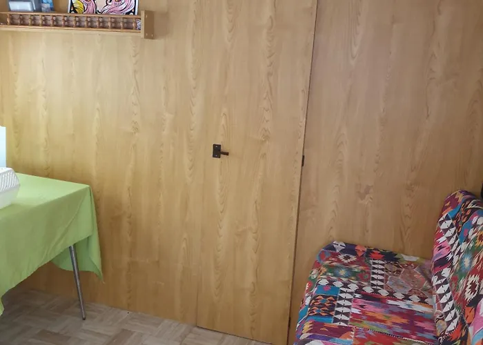 Mobil Chez Un Particulier Pour 1 A 3 Personnes A 800 M De La De Valras Pas Dans Un Campsite